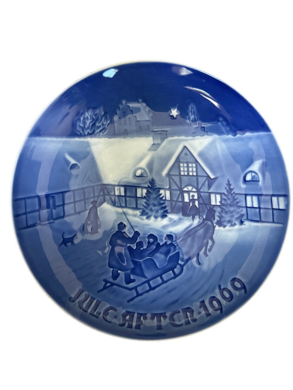 B & G BING AND GRONDAHL - DENMARK 1969 ANNUAL 7" CHRISTMAS PLATE "JULE AFTER"